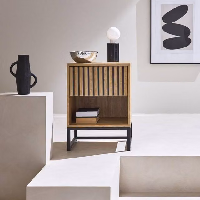 Sweek 1-Drawer Contemporary Wood Effect Bedside Table in Light Brown, W/D/H: 40 x 40 x 55 cm – 1