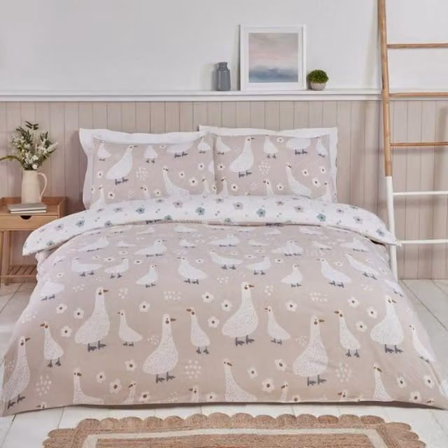 Rapport Home Jemima Duck Reversible Microfibre Duvet Cover and Pillowcase Set in Green and Brown, W/D/H: 180 x 220 x 180 cm – 1