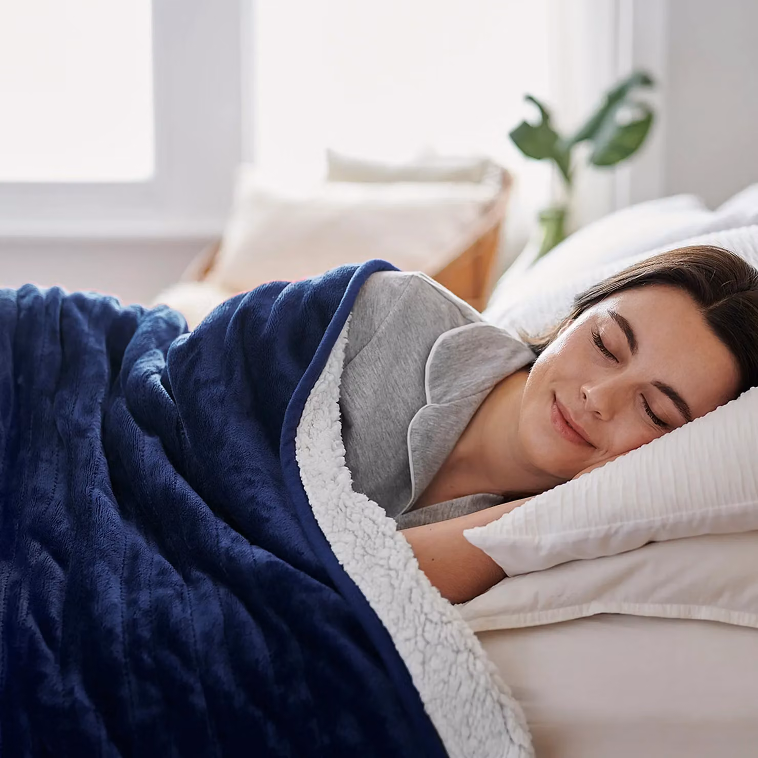 Cosi Home Fleece and Sherpa Electric Heated Throw in Blue – 2