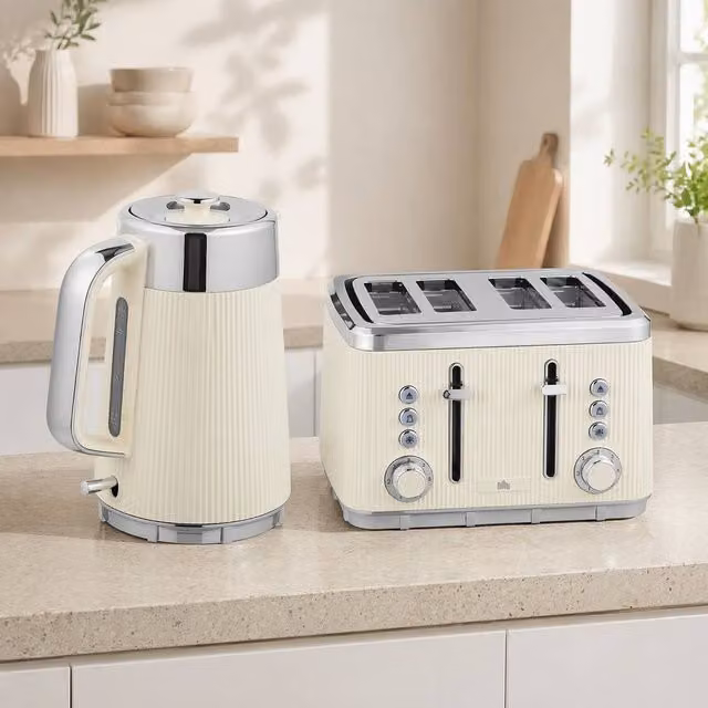 STILVORA Kettle and 4 Slice Toaster Set in Beige
