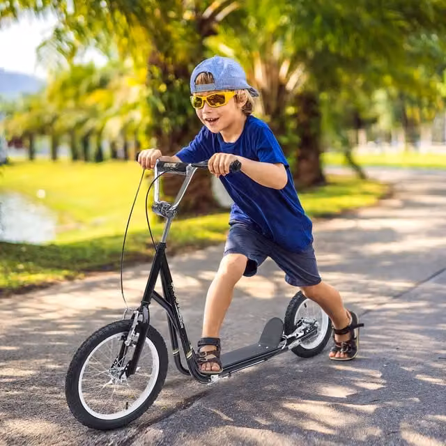 HOMCOM Teen Push Kick Scooter with Height Adjustable Handle and Solid Rubber Wheels, Black