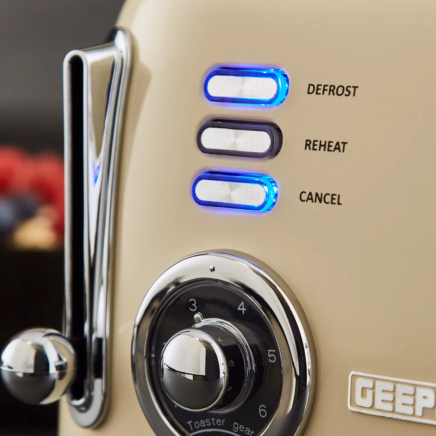Geepas Retrovive 4-Slice Toaster 1500W with 6 Browning Levels, Defrost, Reheat and Cancel functions in Beige – 6