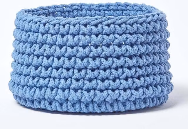 Homescapes Blue Cotton Knitted Round Storage Basket W: 37 cm, H: 21 cm – 1