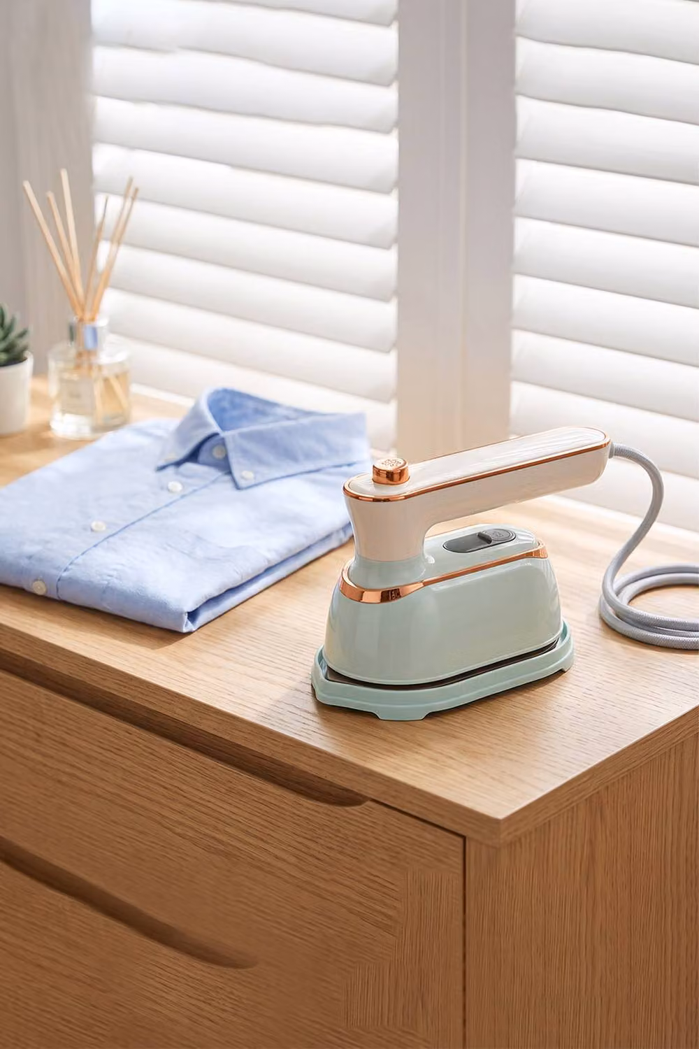 Living and Home 1000W Portable Handheld Foldable Electric Steam Iron in Green, Width: 20 cm – 2