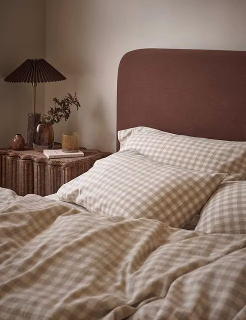Piglet In Bed Linen and Cotton Gingham Pillowcase Pair in Ivory Mix Beige Multicolour