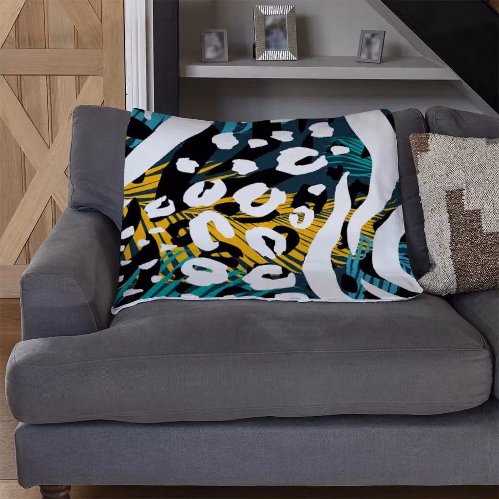 Benjamin Tate Design Tropical Leaves and Animal Print Fleece Blanket in Green, Beige and Multicolour, W/D/H: 120 x 150 cm – 3