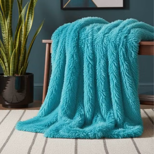 Snug City Extra Fluffy Plush Throw Blanket in Petrol Turquoise, W/D/H: 150 x 200 cm