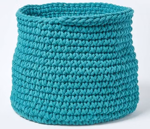 Homescapes Cotton Knitted Round Storage Basket in Green, W: 42 cm, D: 37 cm, H: 37 cm – 1