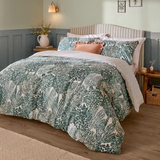 Make It A Home Reversible Striped Topiary Duvet Cover Set in Green, 90 x 200 cm