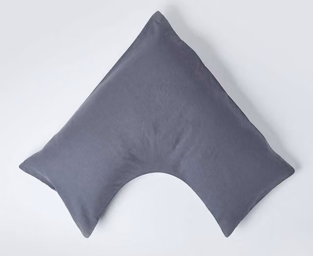 Homescapes Luxury V Shaped Pillowcase in Dark Grey, Linen and Combed Cotton Blend – 1