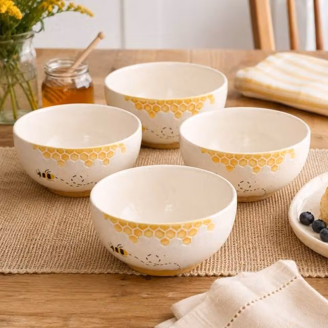 Hestia Set of 4 Bee Hive Large Ceramic Bowls in White, Diameter: 15 cm – 1