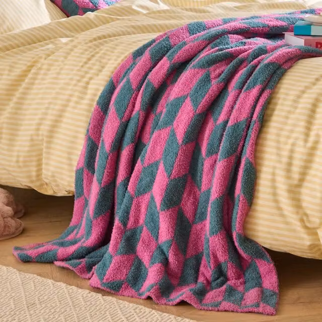 Furn Olsen Geometric Reversible Double Face Throw in Pink, W: 130 cm, D: 180 cm – 1