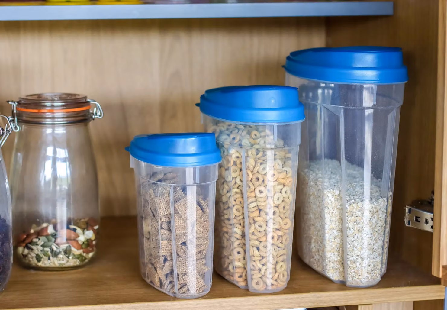 KitchenCraft BPA-Free Plastic Dry Food Storage Containers with Clip Lids, 3-Piece Set in Transparent and Blue – 6
