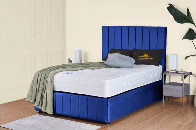 UK Bed Furniture Hamilton Blue Velvet Upholstered Ottoman Storage Divan Bed with End Lift and 54 Inch Headboard, W/D/H: 140 x 200 cm