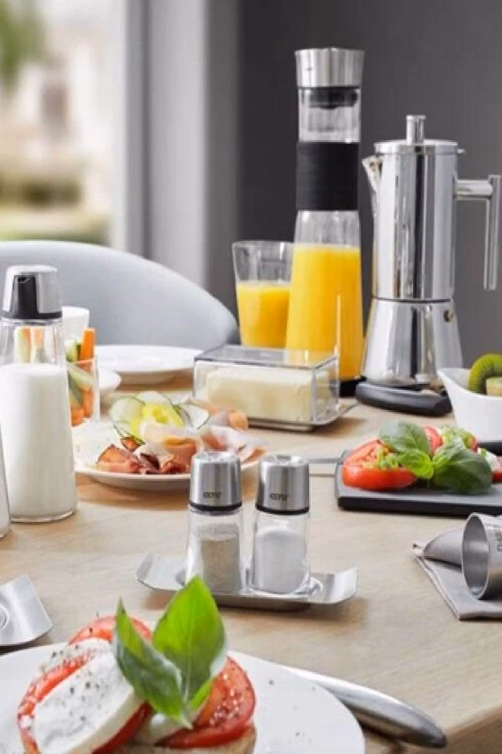 Gefu Brunch Salt and Pepper Shakers with Stainless Steel Stand in Clear Glass – 2