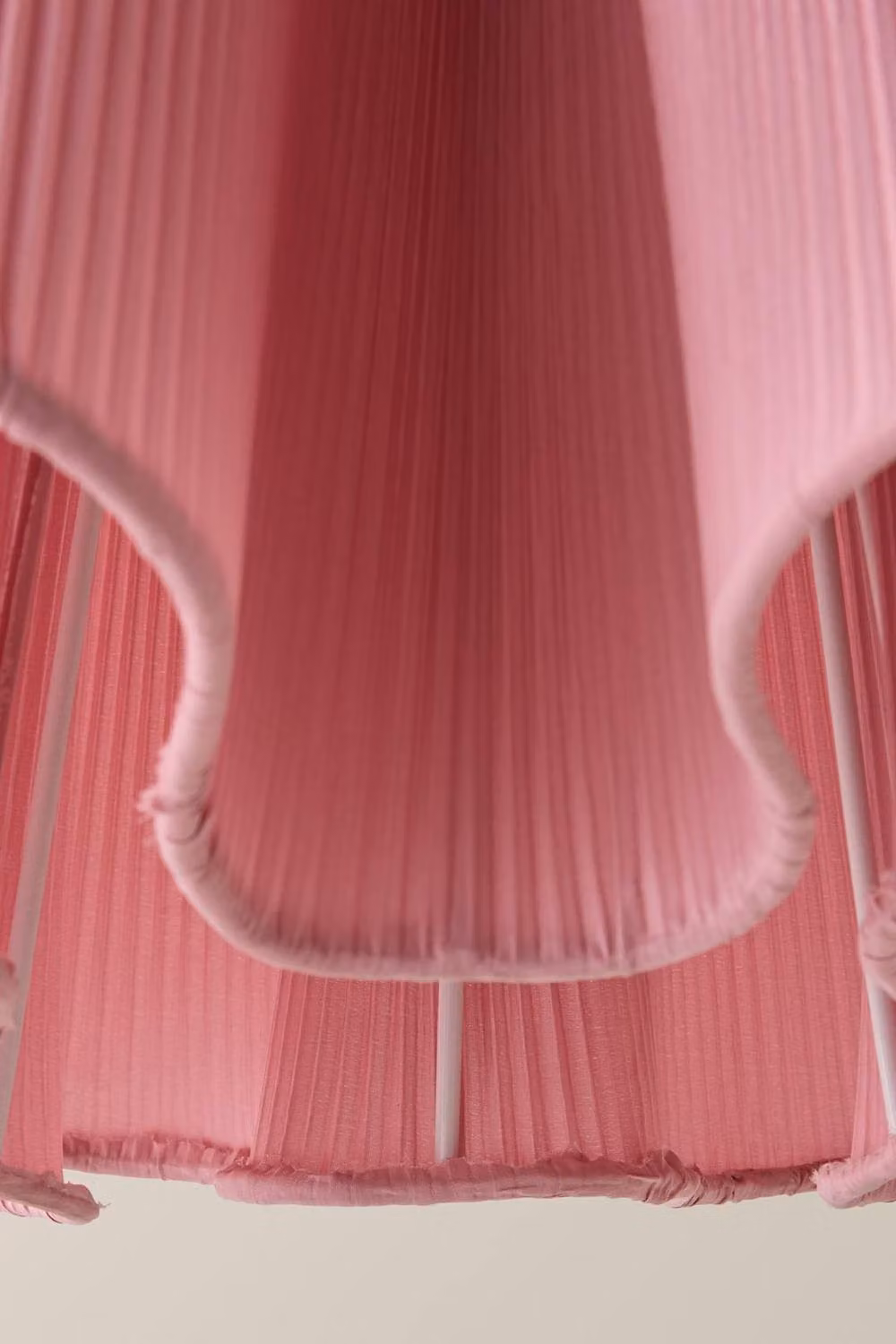 ValueLights Jemima Pleated Scalloped Easy Fit Fabric Lamp Shade with Bulb in Pale Pink – 3