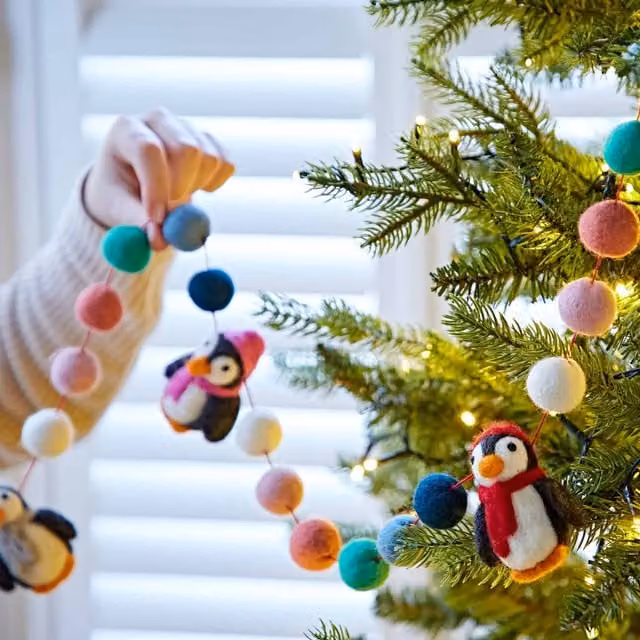 Paper High Multicolour Felt Penguin Garland with Pompoms for Christmas Decor – 1