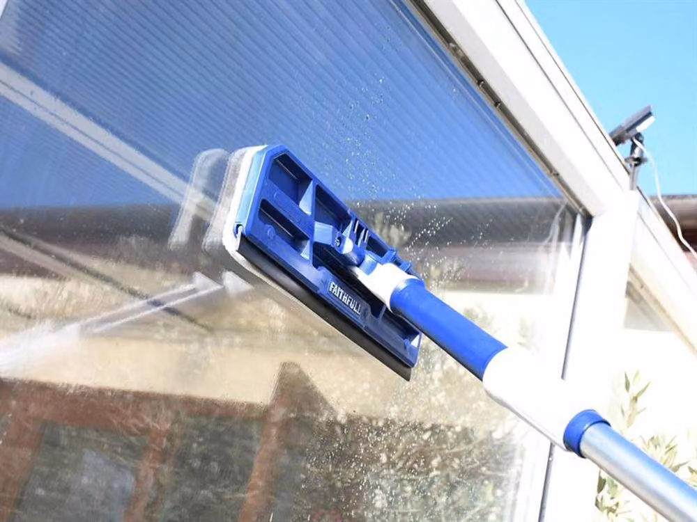 Faithfull Blue Water Flow Window Cleaning Mop with Squeegee and Refillable Microfibre Head – 4