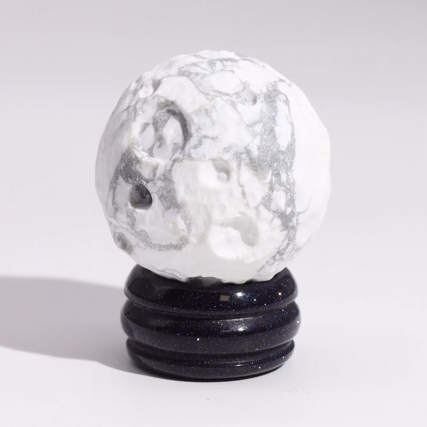 KDMD White Howlite Planet on a Sola Goldstone Stand – 3