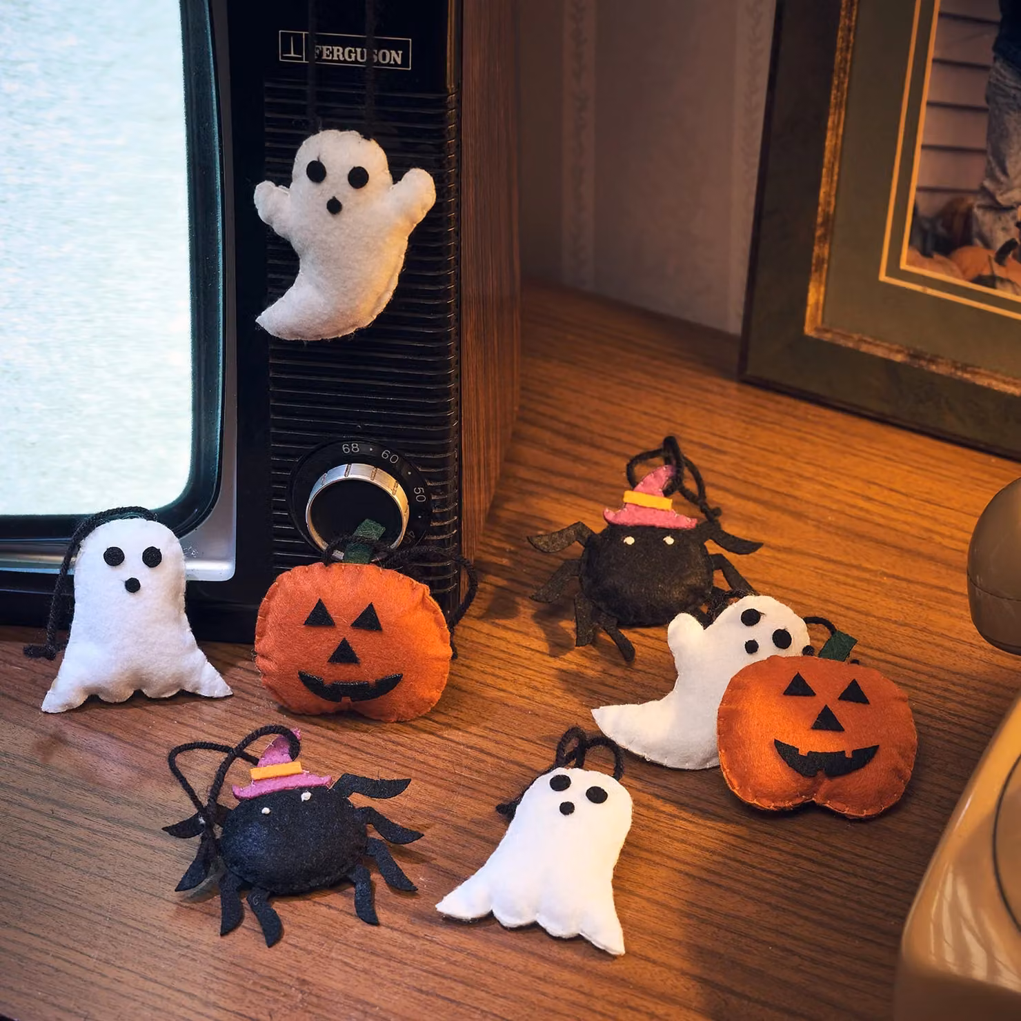 Lights4fun Set of 8 Multicolour Felt Halloween Animal Hanging Decorations