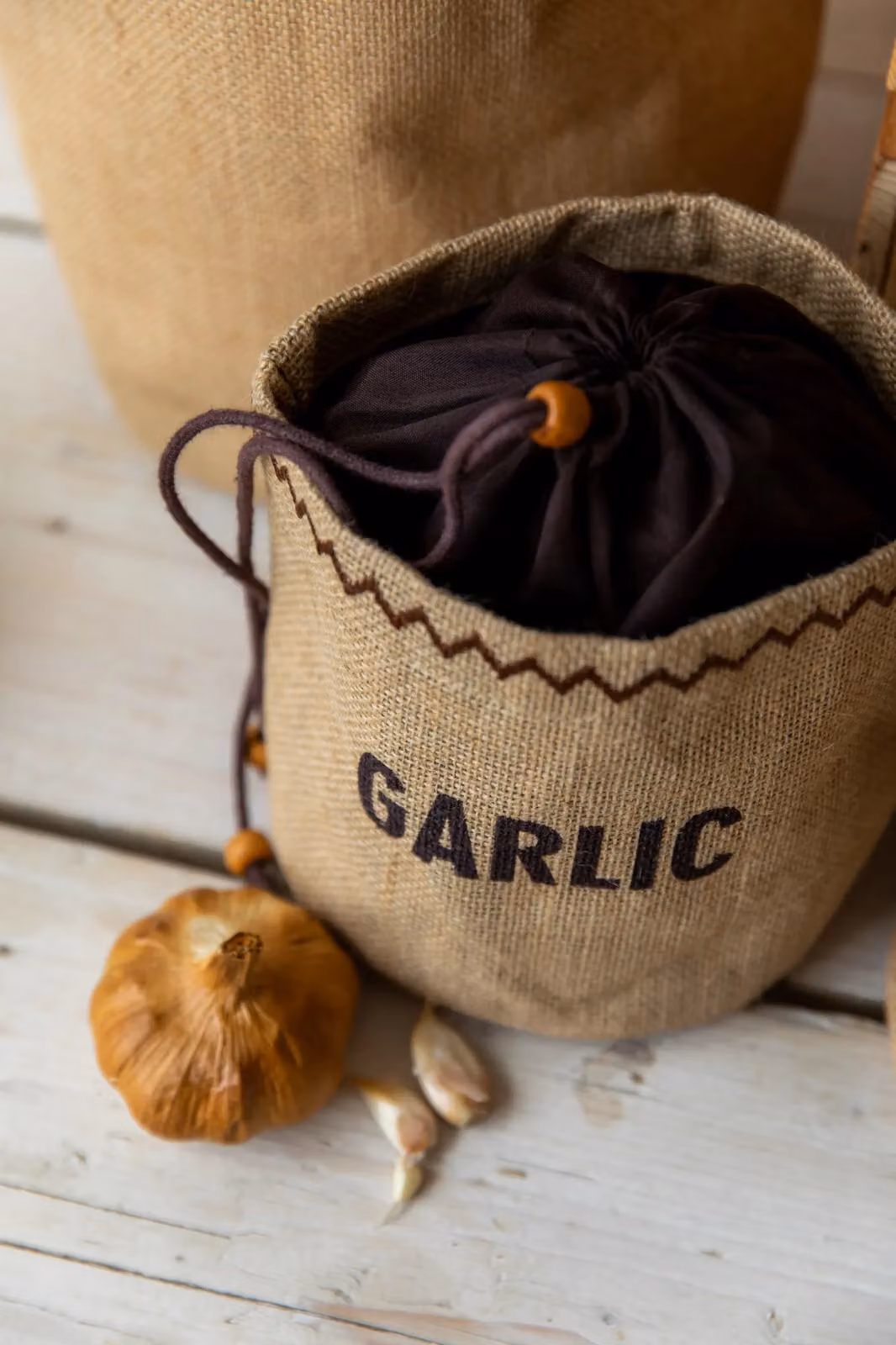 Natural Elements Hessian Garlic Storage Bag in Brown – 8