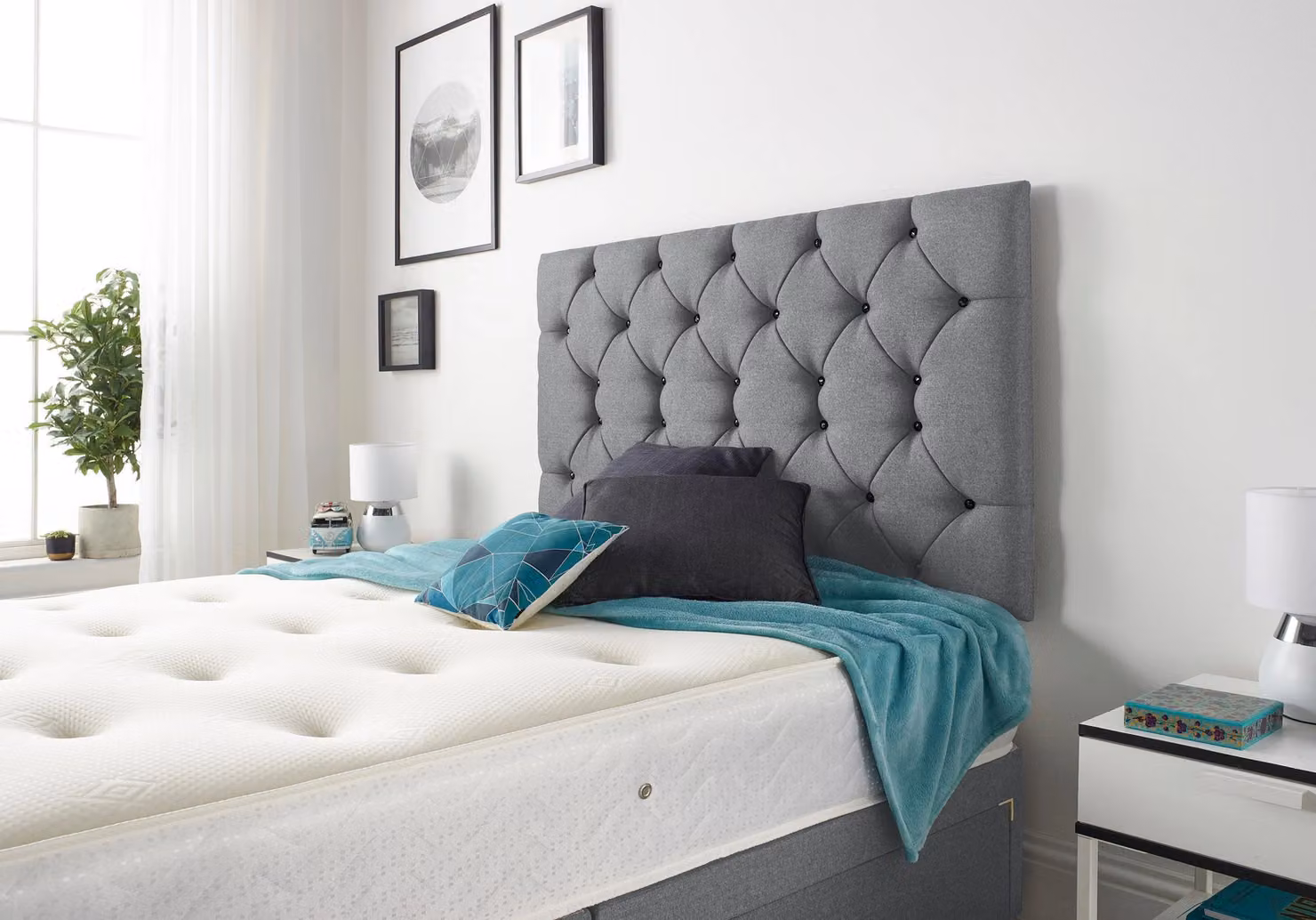 Somnior Premier Plush Velvet 4 Drawer Divan Bed Set with Upholstered Chesterfield Headboard in Grey, Size: 200 x 200 cm – 2