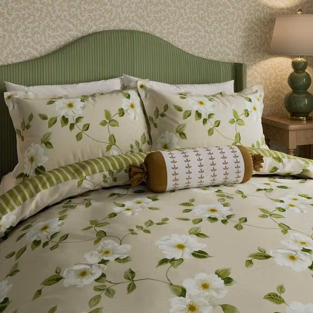 Sanderson Poets Rose Floral Cotton and Linen Duvet Cover and Pillowcase Set in Beige, W: 180 cm, H: 200 cm