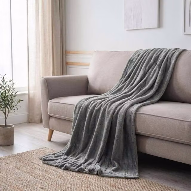 Garden Greatness Maison Ultra Soft Grey Faux Fur Throw W/D: 150 x 125 cm – 1