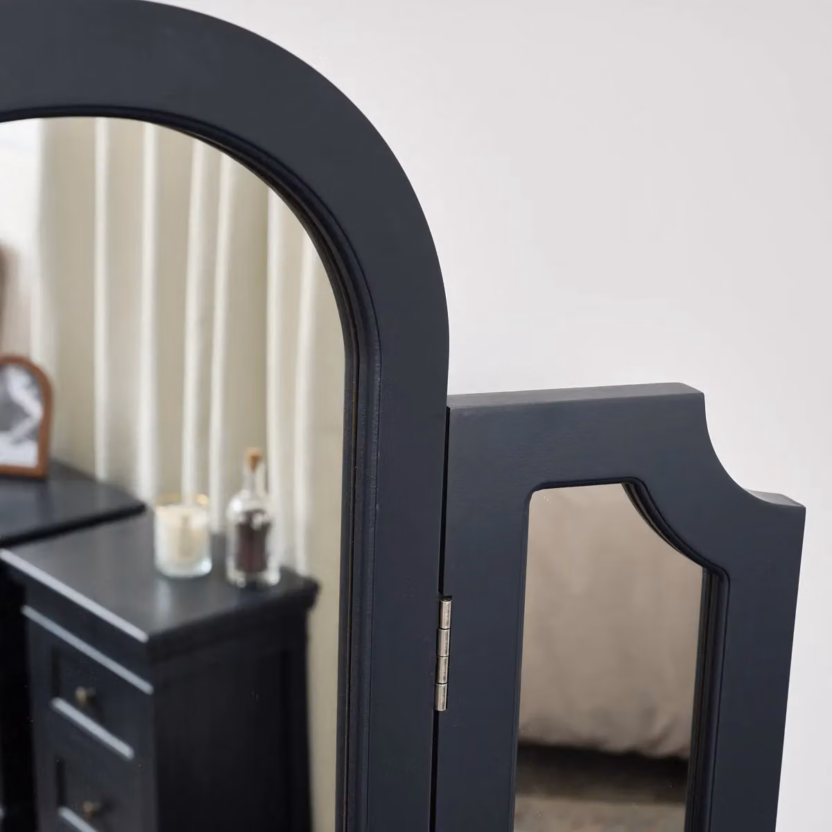 Melody Maison Daventry Navy Black Arched Triple Dressing Table Mirror – 2