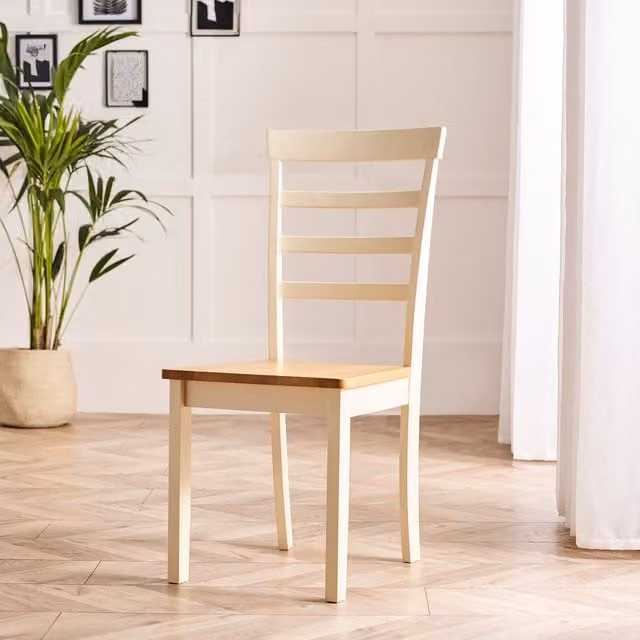 FurnitureboxUK Salcombe Round Oak Wooden Dining Table and 4 Whitby Dining Chairs