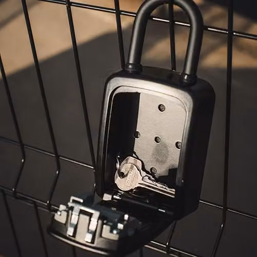 Squire KeyKeep 1 PB Combination Key Safe, Black, 4-Wheel Recodable with Removable Shackle – 4