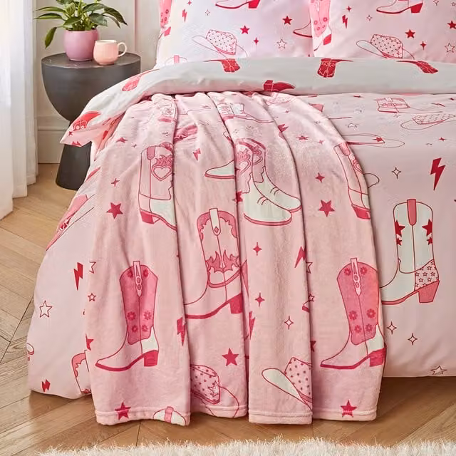 Hella Sassy Pink Fluffy Fleece Throw, W/D: 200 x 240 cm