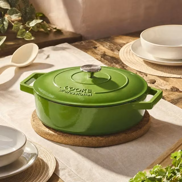 Cooks Professional Enamelled Cast Iron Casserole Dish with Lid, Green