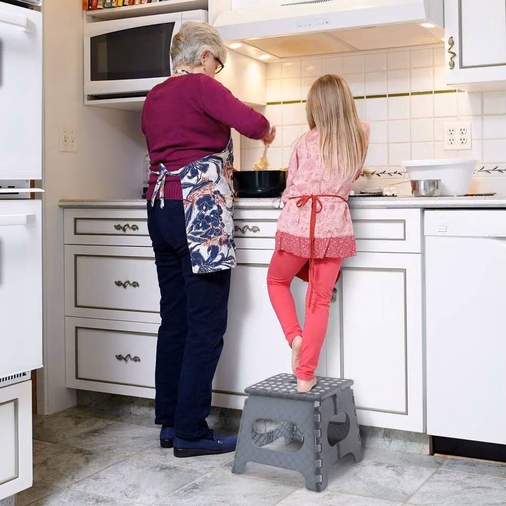 Keplin Heavy Duty Folding Step Stool, Non-Slip Portable Footstool in Grey, Height: 33.5 cm – 7