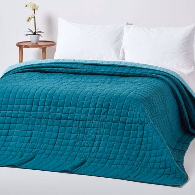 Homescapes Reversible Quilted Cotton Bedspread in Petrol Blue and Turquoise