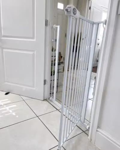 Safetots Extra Tall Metal Safety Gate Pressure Fit, White, Height: 104 cm, Width: 107.4 cm - 115 cm – 3