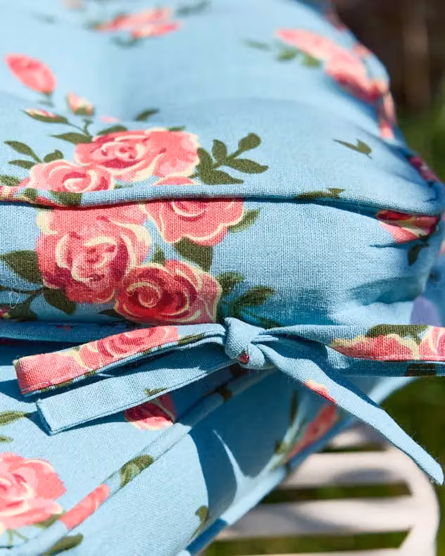 Dibor Set of 4 Floral Blue and Pink Quilted Outdoor Garden Chair Seat Pads, W: 45 cm x L: 45 cm – 4