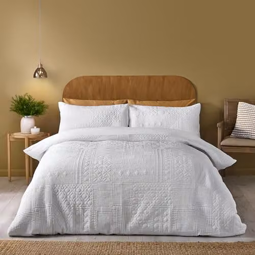 Catherine Lansfield Folkstone Geo King Duvet Cover Set with Pillowcases in White