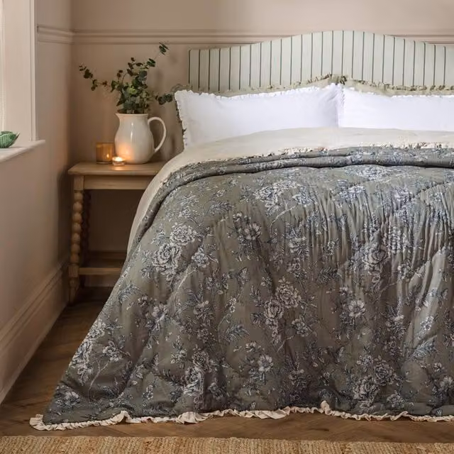 Wylder Hermione Ruffled 100% Cotton Floral Bedspread in Green, King Size – 1