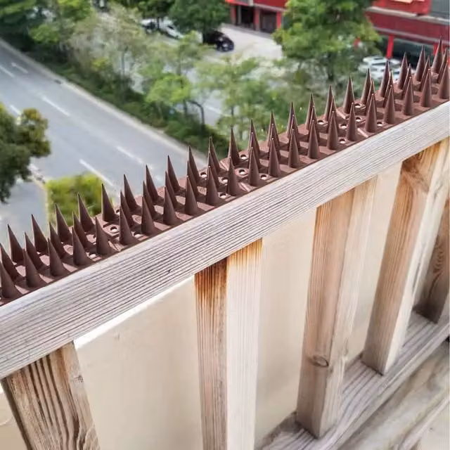 Livingandhome Set of 12 Bird Spikes in Brown