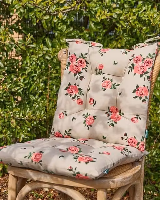 Dibor Set of 2 Vintage Rose and Green Quilted Outdoor Garden Chair Seat Pad Cushions, W: 40 cm x L: 40 cm