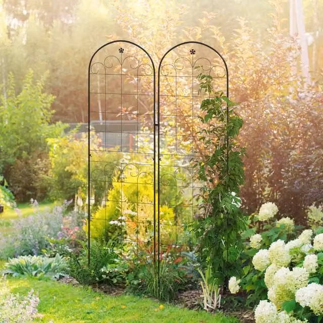 Outsunny Set of 2 Black Metal Floral Design Trellis Supports for Climbing Plants