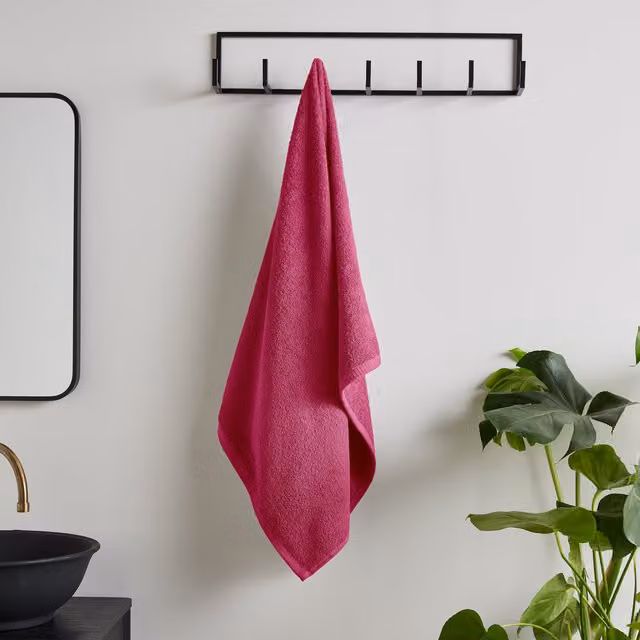 Catherine Lansfield Quick Dry Fluffy Cotton Towel in Pink