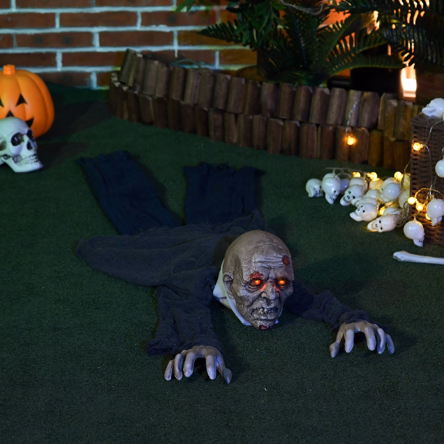 HOMCOM Life Size Animated Crawling Zombie Outdoor Halloween Decoration with Sound, Motion Activation and Light Up Eyes, Height: 158.5 cm – 2