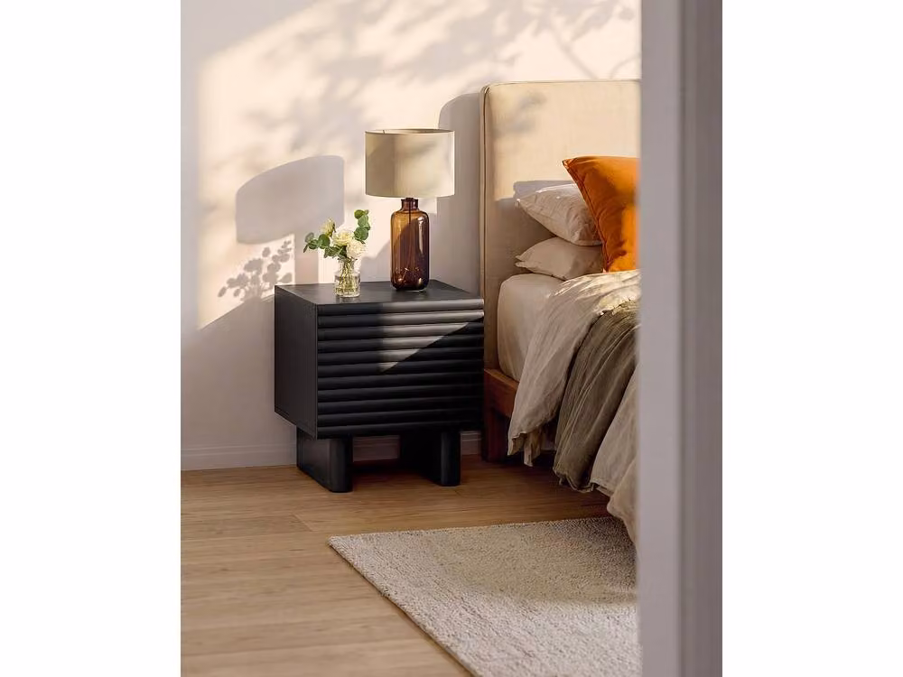 Vente-unique LUDIMA Set of 2 Black MDF Bedside Tables with 1 Door – 3