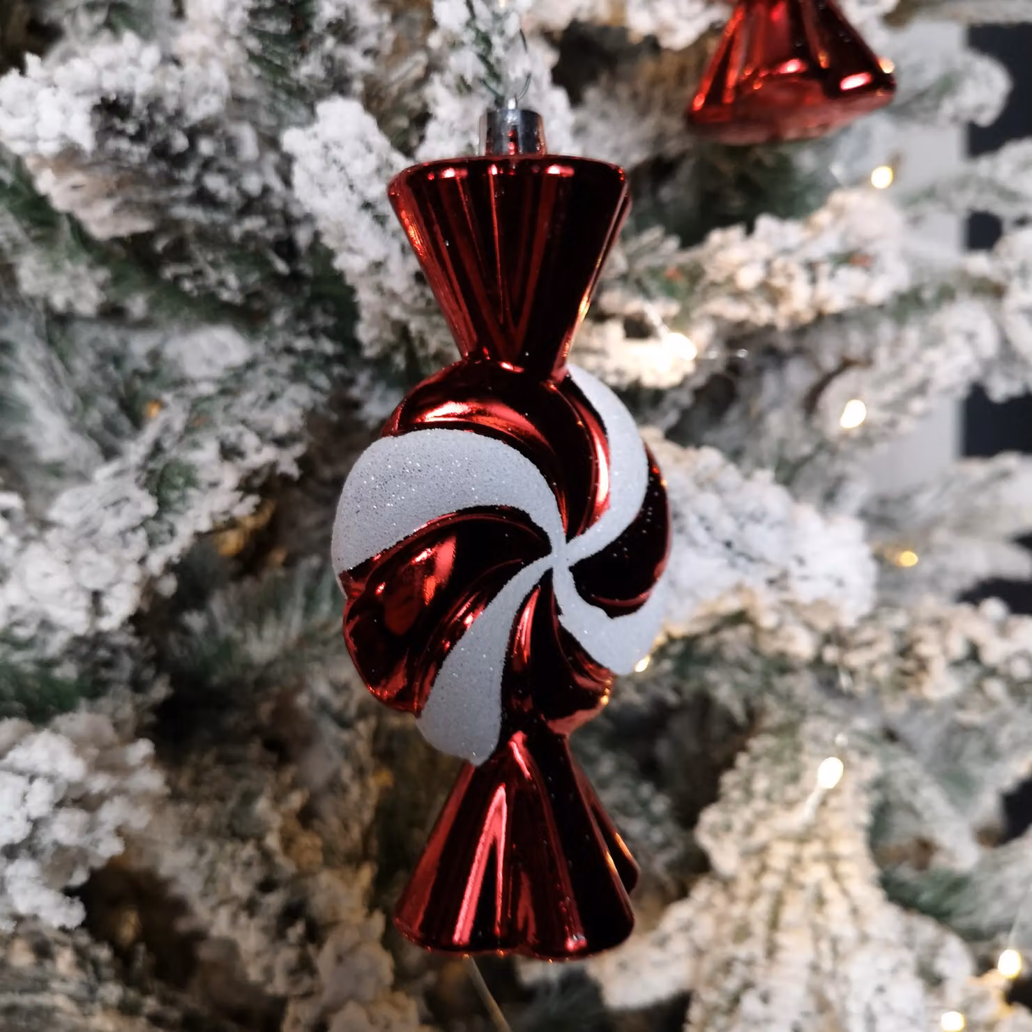 Samuel Alexander Pack of 5 Red, White and Silver Candy Stripe Shatterproof Christmas Hanging Decorations, Diameter: 15 cm – 3
