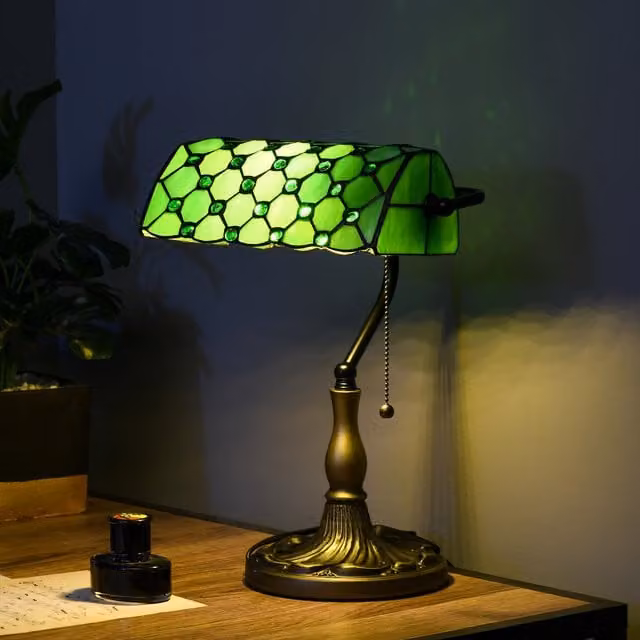 HOMCOM Art Nouveau Handmade Stained Glass Table Lamp in Green and Bronze