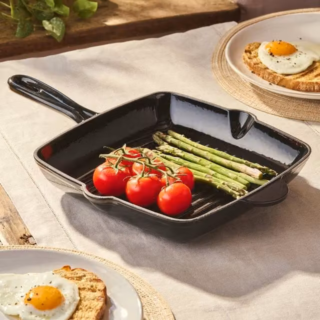 Cooks Professional 26cm Square Cast Iron Skillet Pan with Enamel Interior, Black