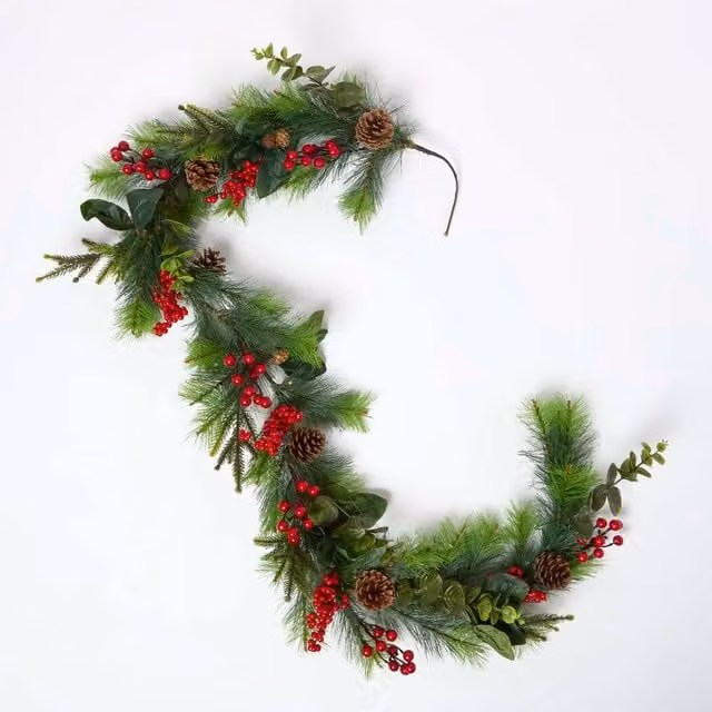 Homescapes Artificial Winter Woodland and Eucalyptus Hanging Garland in Green, Red and Brown