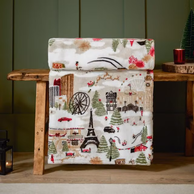 Riva Home Christmas Winter Scene Fleece Throw in Beige and Multicolour, W/D/H: 140 x 180 cm